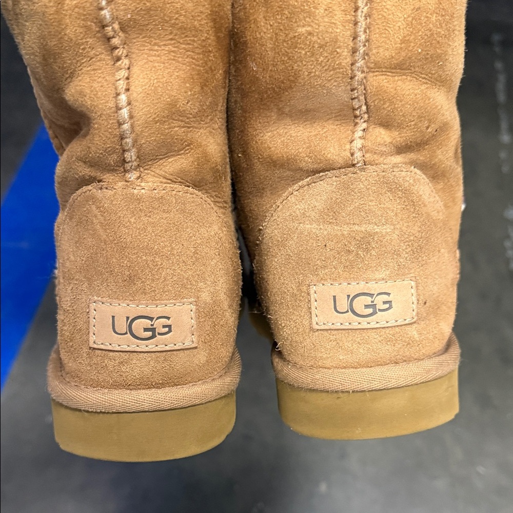 UGG Classic Tan Boots with Shearling Lining 9 - Picture 3 of 6